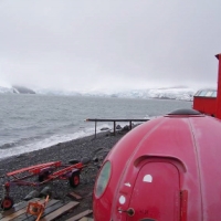 南極ツアーでは各国の観測基地も訪れます♪