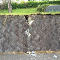 【熊本地震点景】石を割った震度7の力