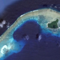 ビキニ環礁の青い海のパラドックス
