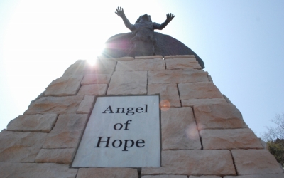 大川小学校―Angel of Hope―。2013年4月14日