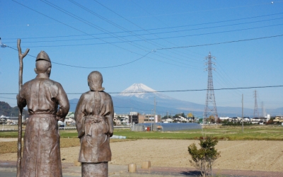 雪をのせてきれいになった富士山。源頼朝はどう見てた？