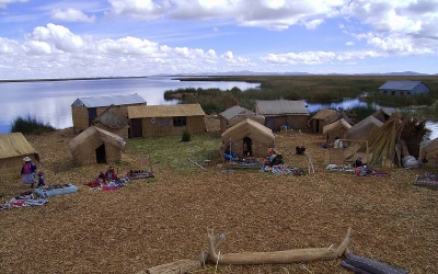 チチカカ湖に浮かぶ人工の浮島にとにかくビックリ！