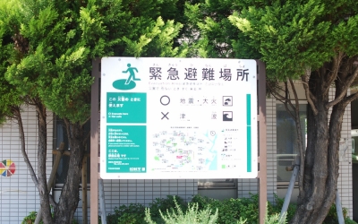 新長田駅前の緊急避難場所サイン