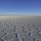 地平線まで続く白い世界。南米・ウユニ塩湖