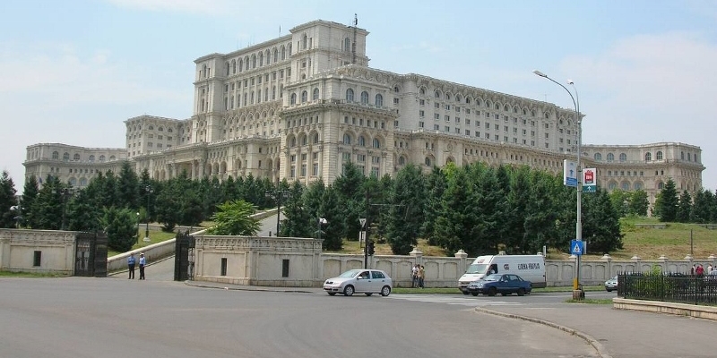 【世界一周の旅 Vol.34】独裁者が造った巨大建築物、ルーマニアの国会宮殿