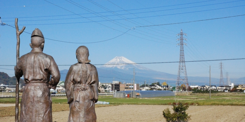 雪をのせてきれいになった富士山。源頼朝はどう見てた？