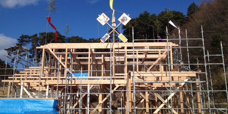 海辺の町に家を建ち上げる