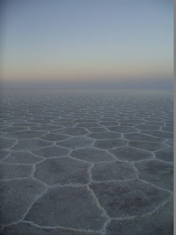 早朝のウユニ塩湖。