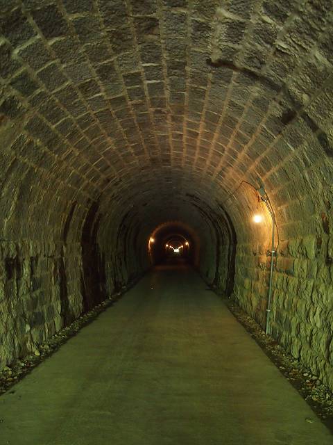 天城山隧道の内部