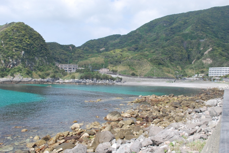 透明度が高いと評判の神津島の海。写真は沢尻湾