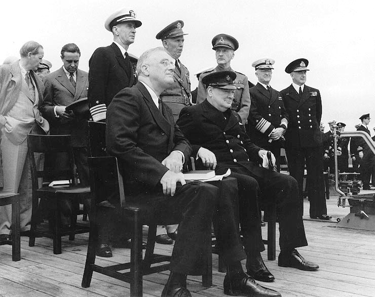 プリンス・オブ・ウェールズ艦上のチャーチル首相とルーズベルト大統領