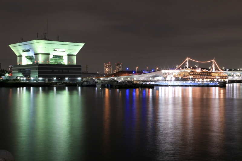 横浜港大さん橋に客船が停泊していると雰囲気がとてもよくなります！