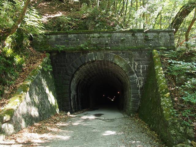 天城山隧道（旧天城トンネル）。北側入口