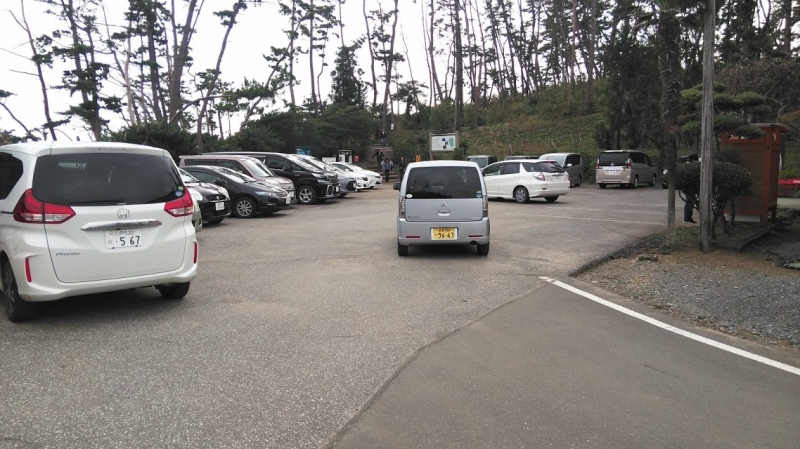 駐車場は常に満車の状態でした。