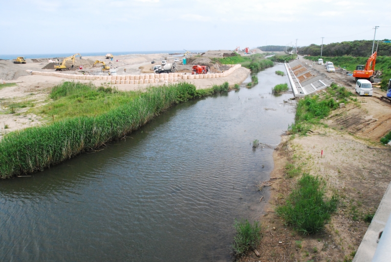 夏井川河口の防潮堤復旧工事