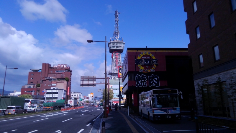 別府タワー。東京タワーや名古屋のテレビ塔などをてがけた方の設計による塔です。