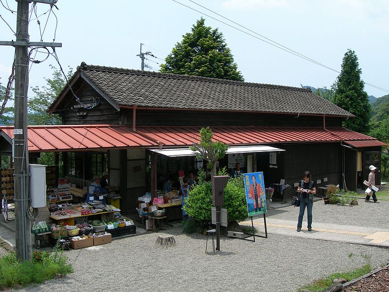 真幸駅の販売所。ここは宮崎県