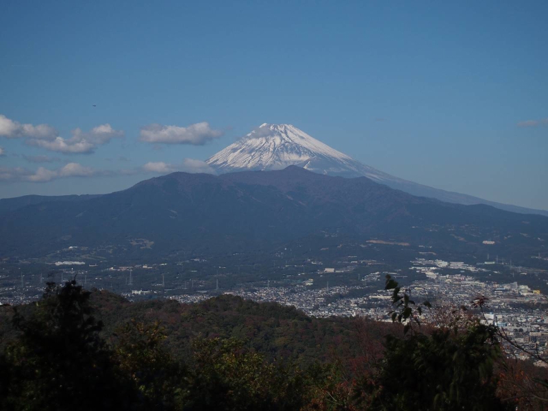 徳倉山山頂から富士山を望む。