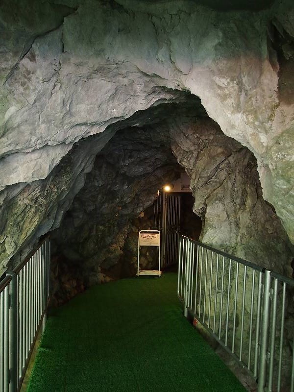 龍泉洞入口