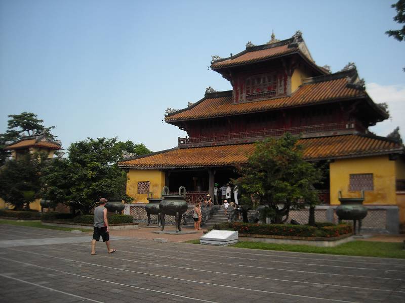 阮王朝の菩提寺である顯臨閣。13人いた皇帝のうち10人の皇帝の位牌が祀られている