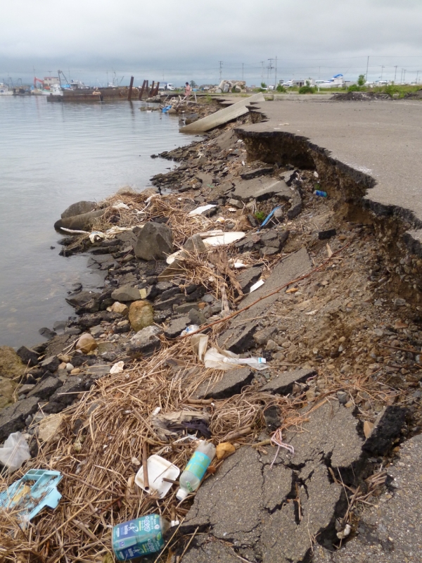 壊れたままの荒浜港。