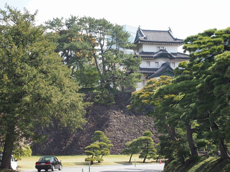 本丸の石垣の上に建つ富士見櫓