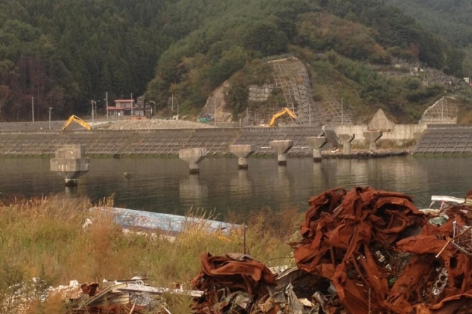 JR山田線の橋梁は流されたまま。