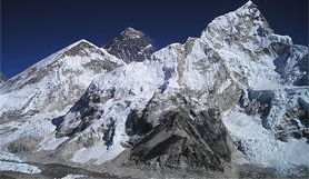 標高8,848メートル、世界最高峰エベレスト。エベレストをはじめとする8,000メートル峰全14座登頂成功者は世界で30人しかいない。（2013年7月現在）