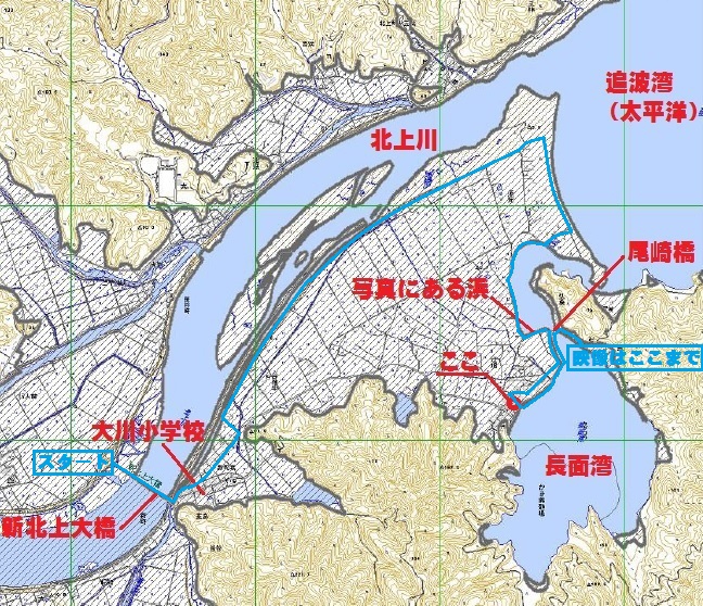 青いラインが映像の行程。元の地図に描かれた斜線部分は津波による浸水域。国土地理院「浸水範囲概況図 No.86」を引用し加筆