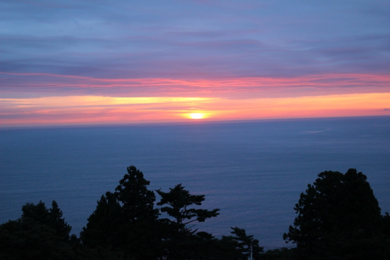 東北沿岸部巡りで何度かお世話になった野田村の「えぼし荘」からの眺めです。美しい朝日を見ることができました。