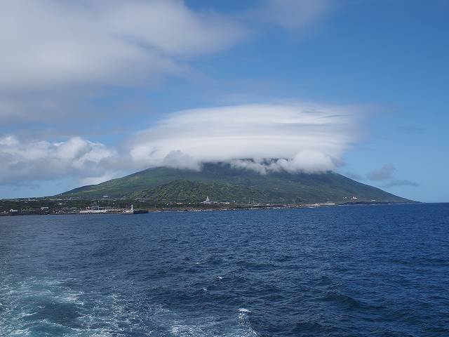 八丈富士の山頂には雲がかかっていた