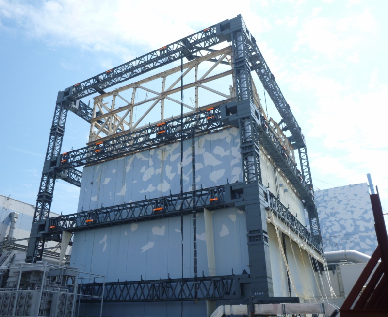 原子炉建屋カバー鉄骨建方が完了した当時の1号機（東京電力 | 2011年9月9日撮影）