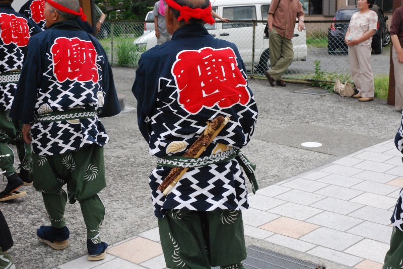 2013年6月29日、静岡県小山町須走でお会いした時の新ちゃんさんの背中。帯に差された笛にしびれまくり！