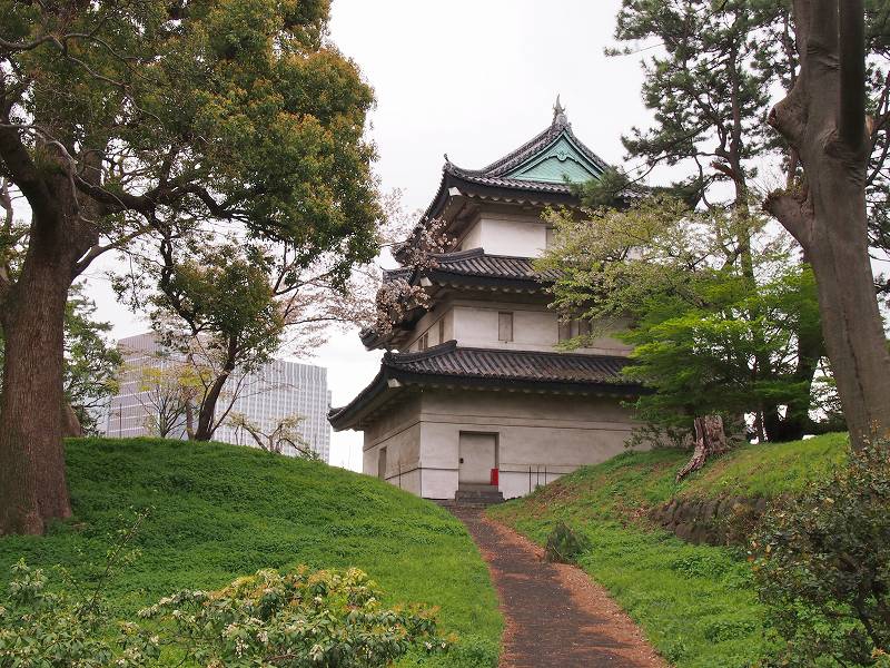 富士見櫓。天守閣焼失後は、この櫓が天守閣代わりになったと言われています。櫓とはいえ、小さなお城の天守閣のようです。当時、櫓からは、東京湾や富士山を見ることができたそうです。