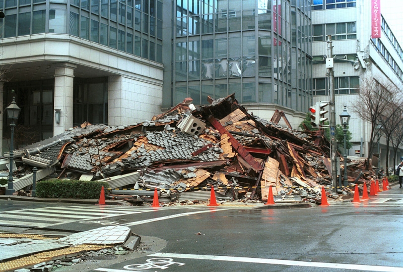 阪神淡路大震災で全壊した旧居留地十五番館（出典元：wikimedia）