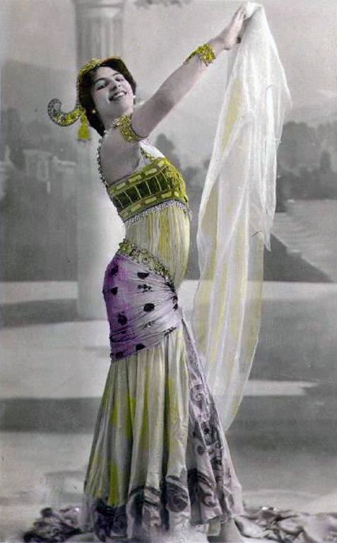 1906年のマタ・ハリ