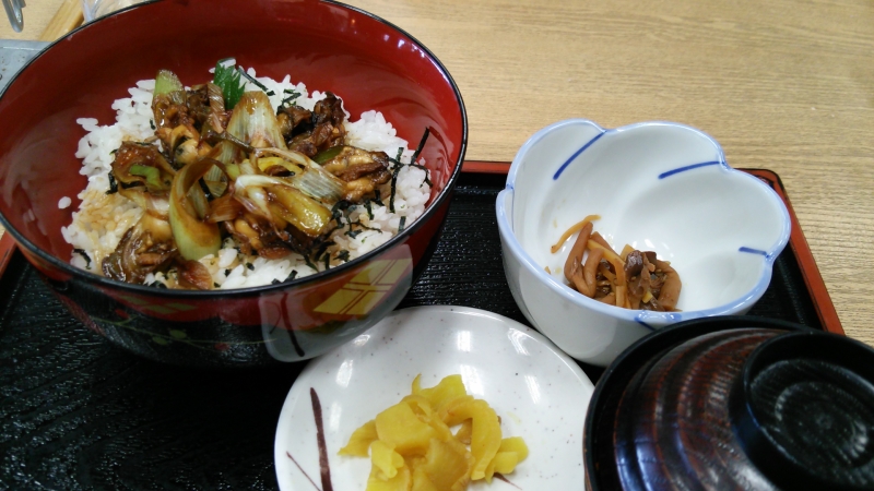松島の牡蠣を贅沢に使った牡蠣丼。