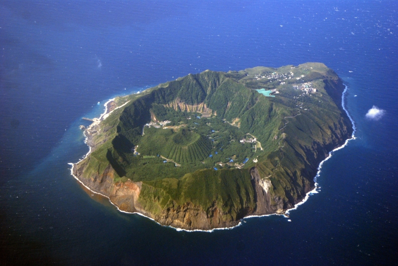 青ヶ島の航空写真（出典： 海上保安庁海洋情報部）