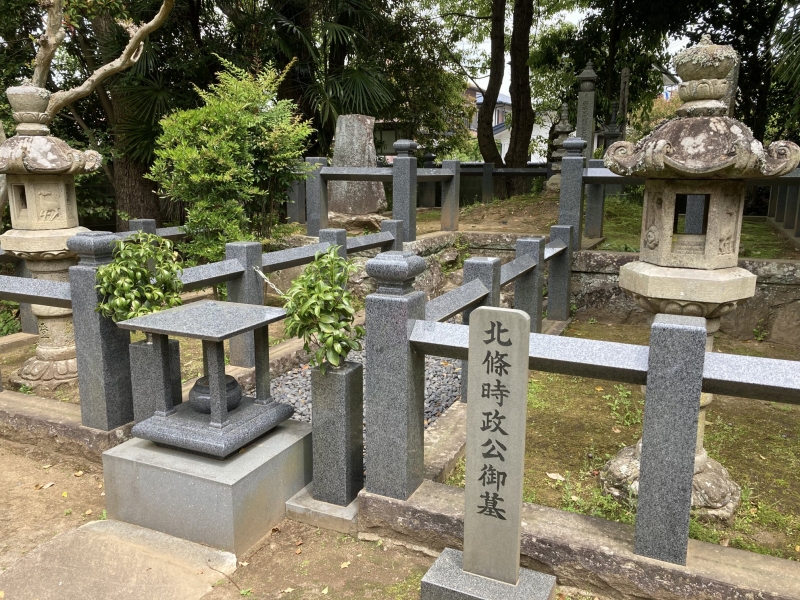 北条時政の墓。ドラマでは坂東彌十郎さんが演じています。
