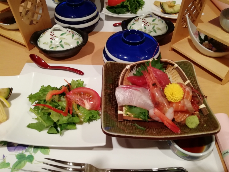 ホテルで栽培された野菜は夕食のサラダに使われていました