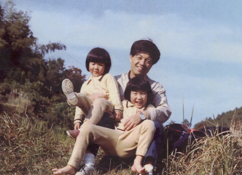 昭和45年、千葉にて。2歳違いの娘さんは双子みたいに愛らしい