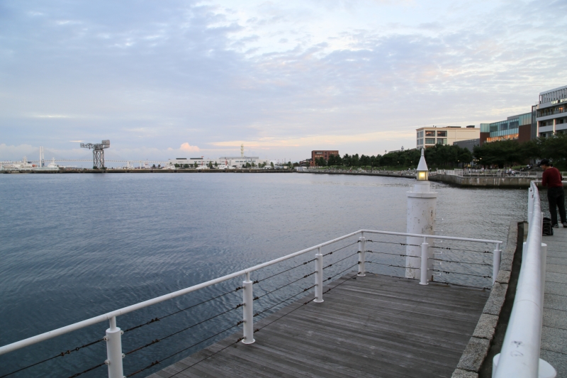 ぷかり桟橋からは横浜ベイブリッジ、横浜港大さん橋が見えます