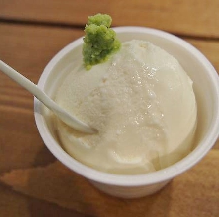 修善寺で食べた豆腐アイスクリーム。本わさびがピリっとして美味です
