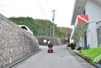 坂の多い神津島