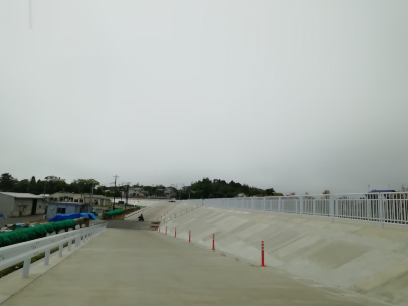 海浜公園付近の堤防。七ヶ浜には7か所の津波防災緑地が整備されています