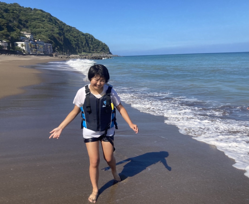 今年の夏休みは熱川に行ってきました。海には入ろうとせず、すしざんまいポーズをキメる