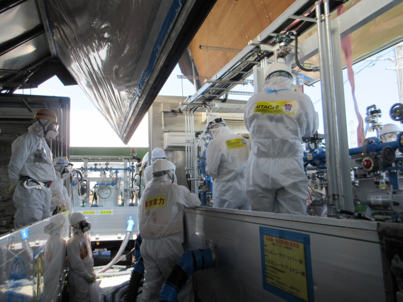 高性能多核種除去設備検証試験装置による試験開始の様子