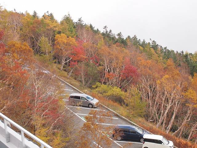 富士宮口五合目の駐車場。登山口付近に数か所駐車場があります