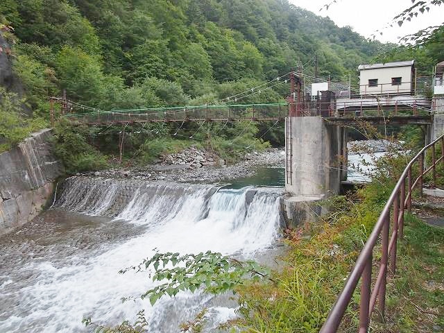 大井川源流域に架かる吊り橋