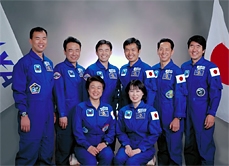 現在の日本人宇宙飛行士8名 提供：JAXA